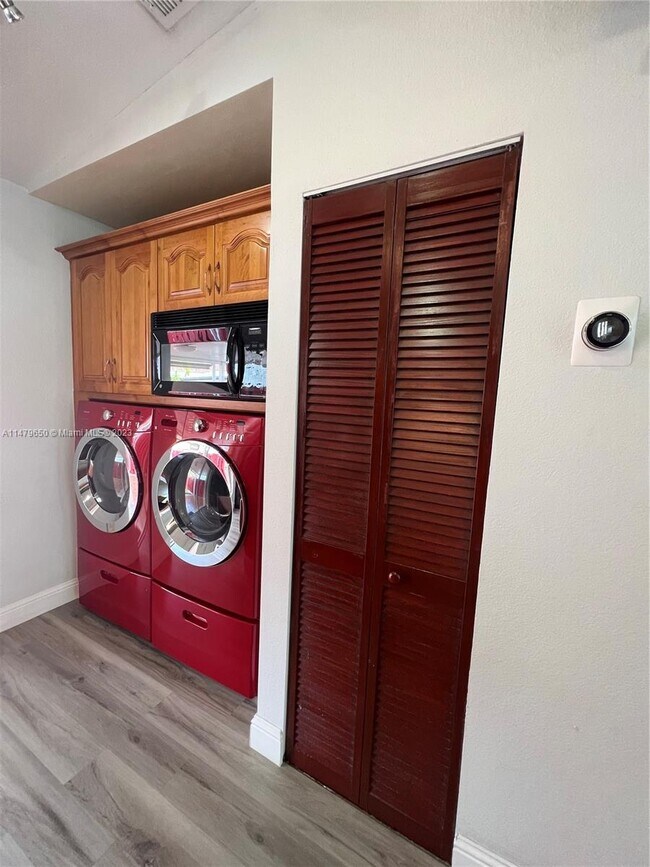 Foto del edificio - 8285 NW 186th St