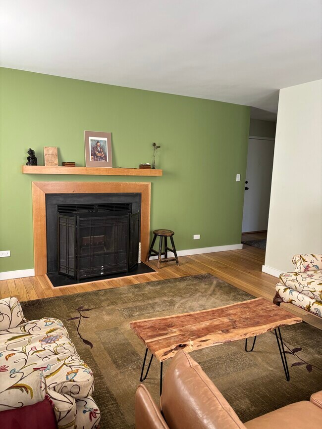 Foto del edificio - 102 N George Mason Dr