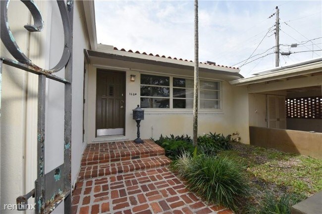 Building Photo - 4 br, 2 bath House - 1624 NE 7th St