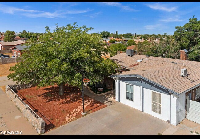 Building Photo - 5536 Longview Dr