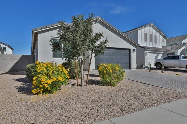 Building Photo - Beautiful and Clean Home Ready for You to ...