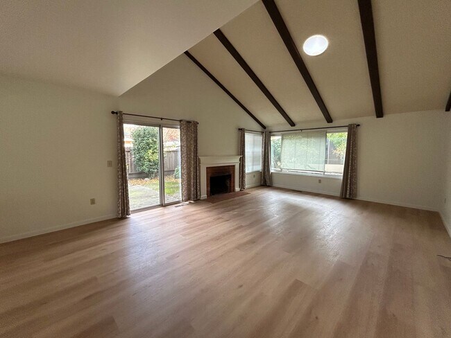 Building Photo - 22 Meadowgreen Cir