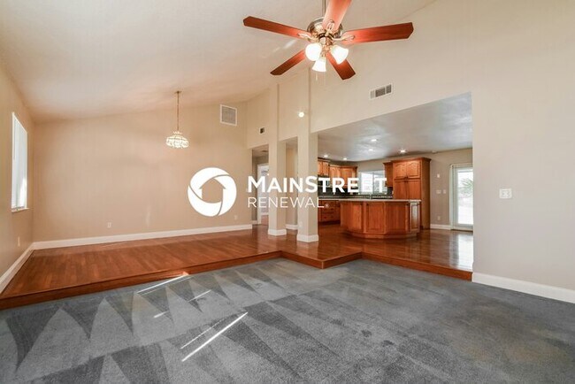 Building Photo - 4 Bedroom Pet-Friendly Home in LONGWOOD, FL with Main Street Renewal