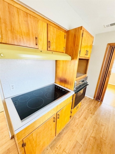 Building Photo - 2261 Springhill Dr