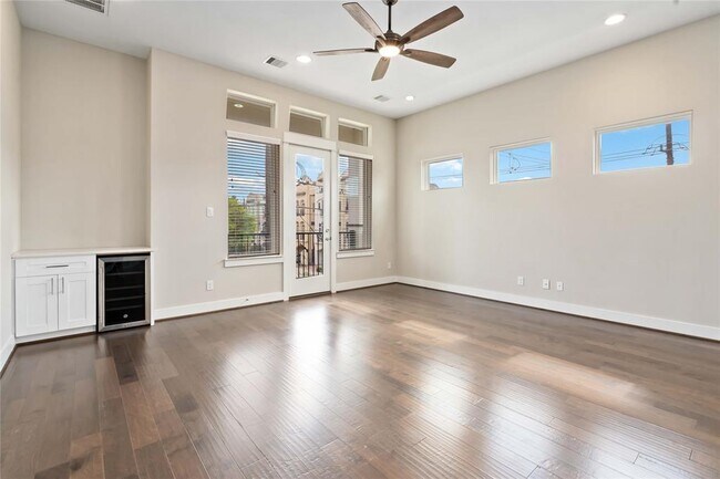 Foto del edificio - 1302 W 23rd St