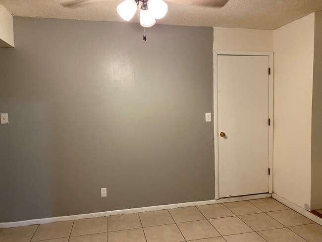 Building Photo - 8972 Valencia Gardens Dr