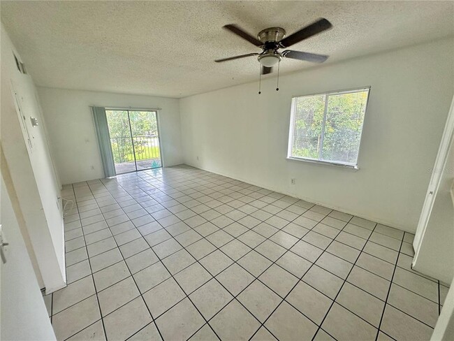 Building Photo - 2550 S Park Ave