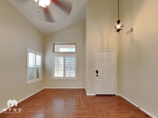 Foto del edificio - 981 N 169th Ave