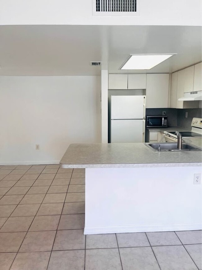Building Photo - 1316 NW 24th Ave