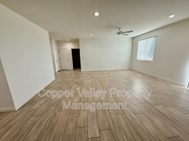 Foto del edificio - 15831 W Jomax Rd