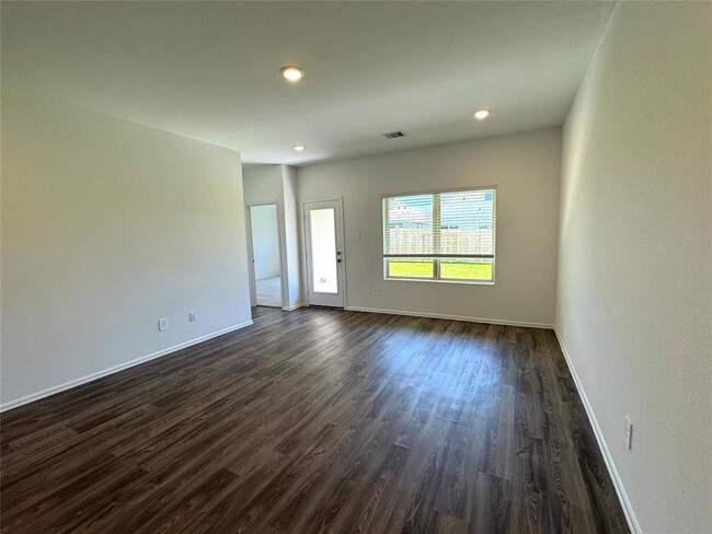 Building Photo - 3606 Oakvale Dr