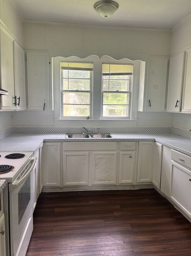 Building Photo - 267 W Leavell Woods Dr