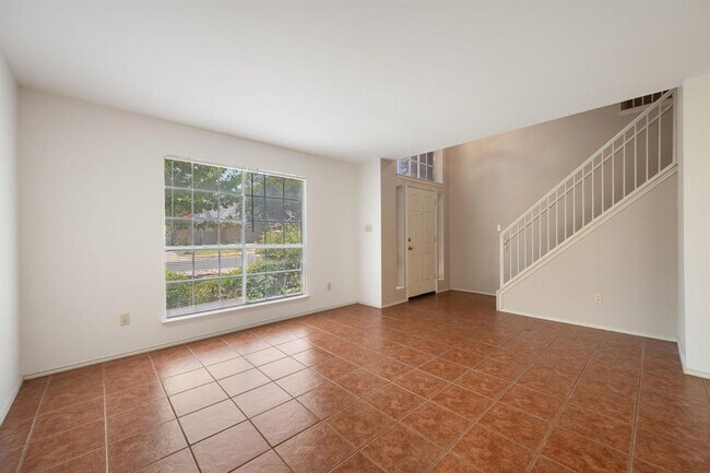 Building Photo - 1901 Lobelia Dr