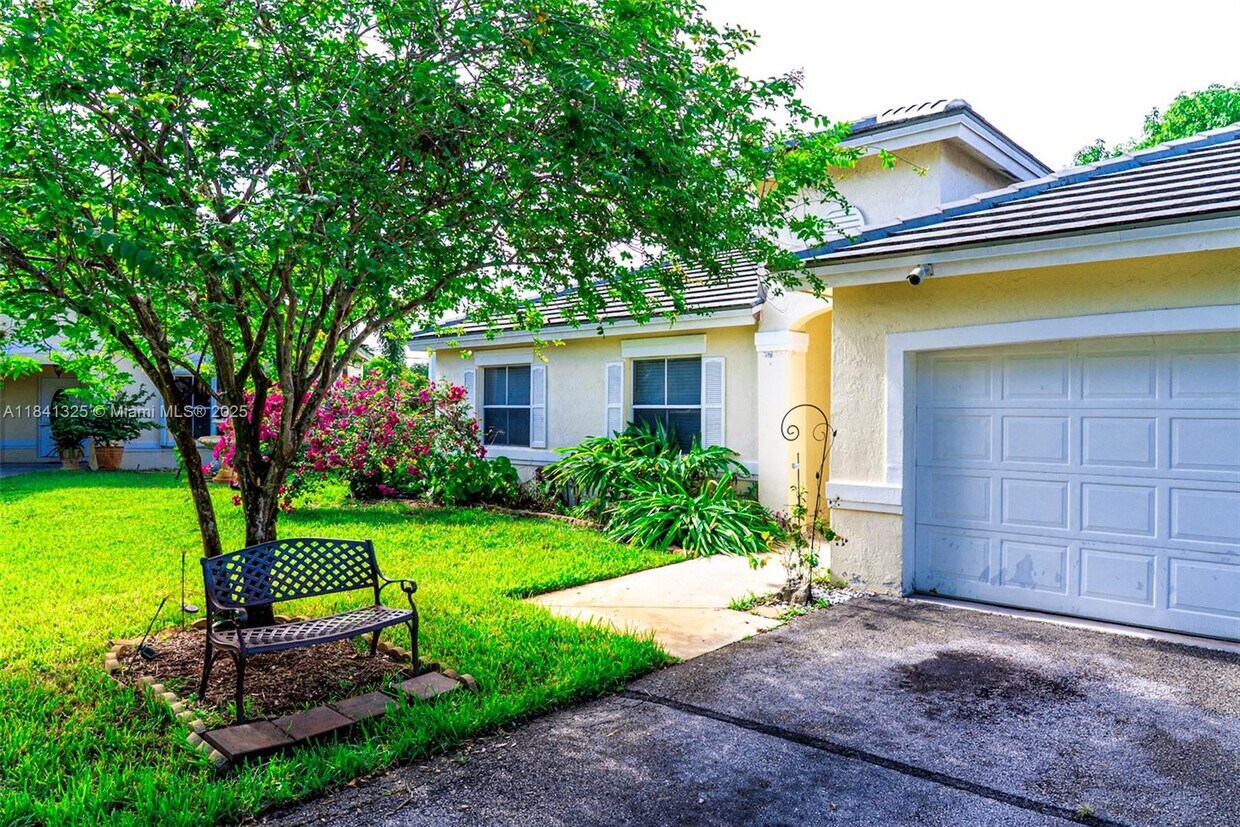 Foto principal - 9012 SW 20th Pl