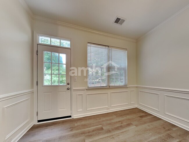 Foto del edificio - 2436 Carmathen Rd