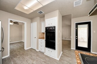Building Photo - 23223 Canyon Lake Dr