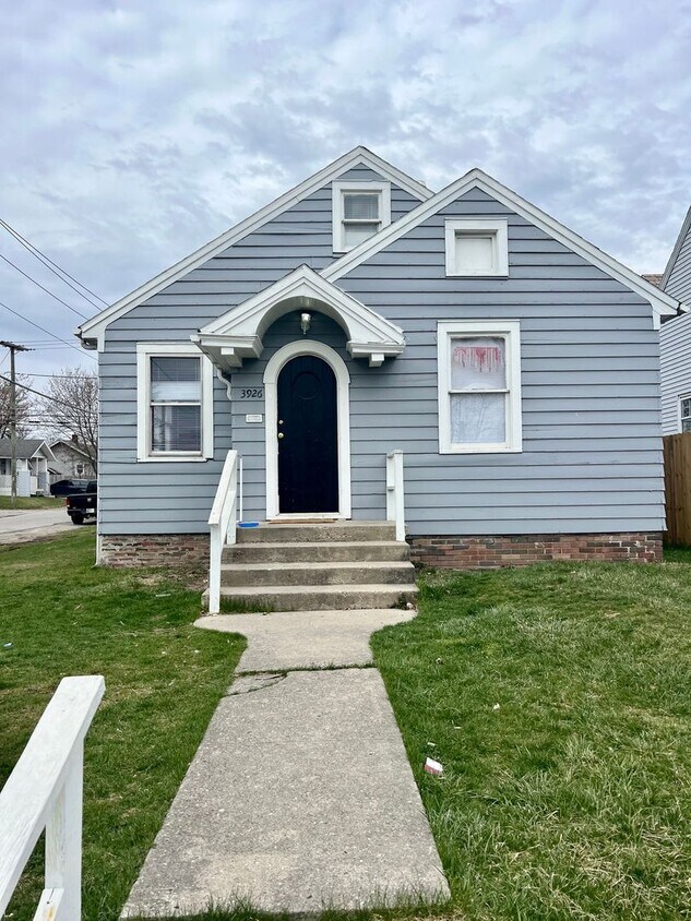 Primary Photo - New Listing! 3 bedroom House!
