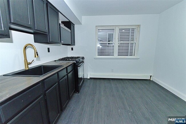 Building Photo - 401 Undercliff Ave