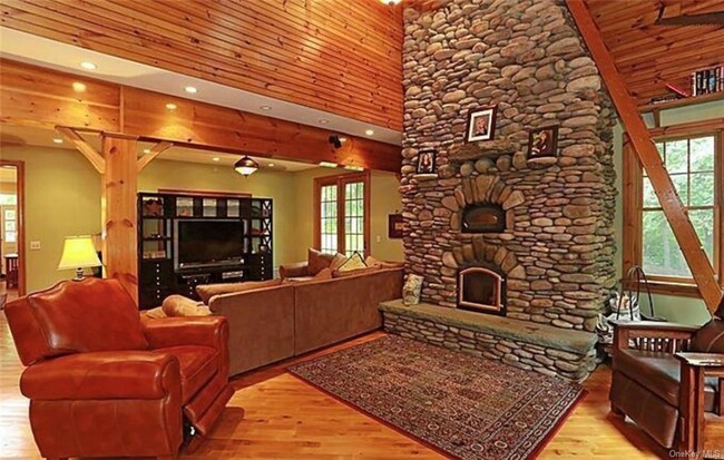 Building Photo - 98 Mohican Park Ave