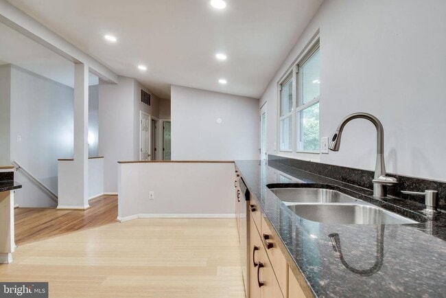 Building Photo - 6525 Byrnes Dr