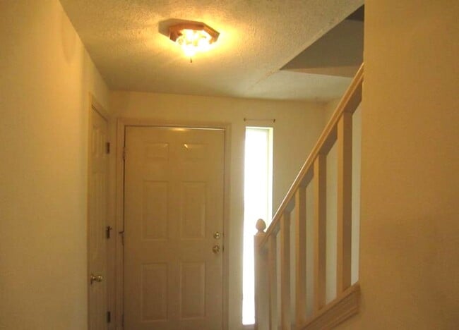 Building Photo - Triplex in Keizer