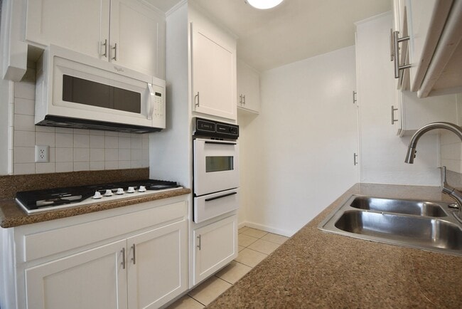 Building Photo - 12050 Tiara St