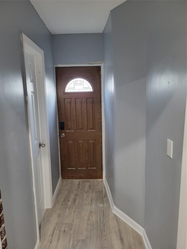 Foto del edificio - 871 Throgs Neck Expy