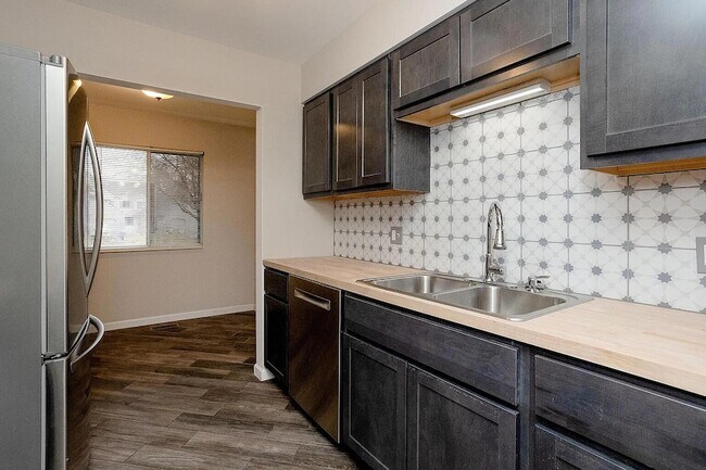 Foto del edificio - 2138 Dogwood Ln