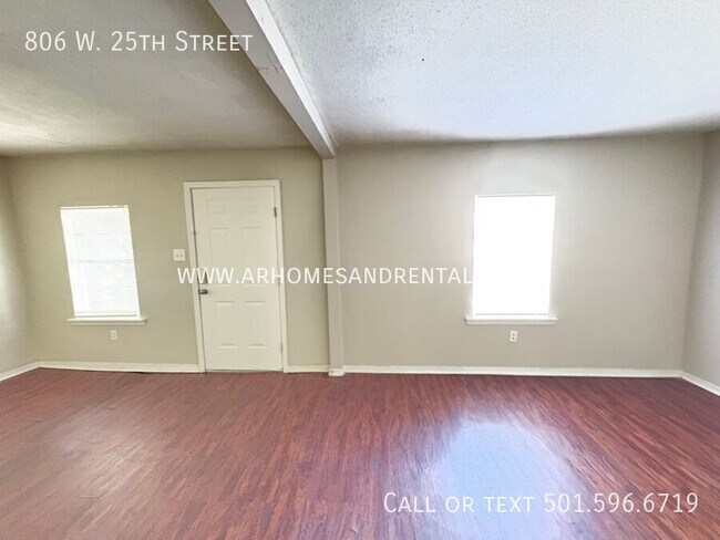 Building Photo - 806 W 25th St