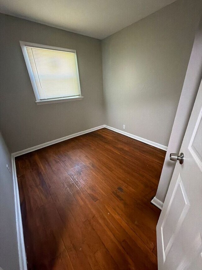 Foto del edificio - Beautiful 3 Bed 1 Bath For Rent!