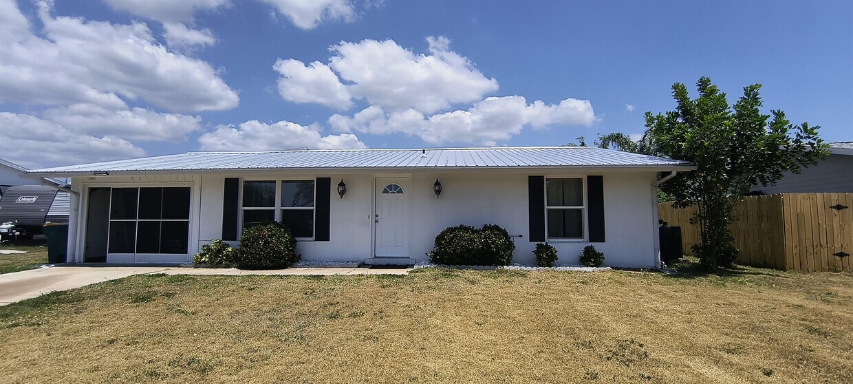 Primary Photo - 629 Riviera Ln NW
