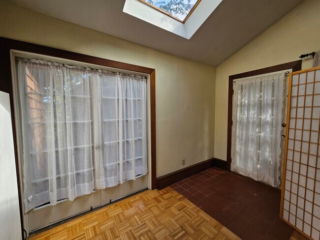 Foto del edificio - 549 Vistamont Ave