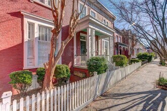 Building Photo - 138 W Clay St