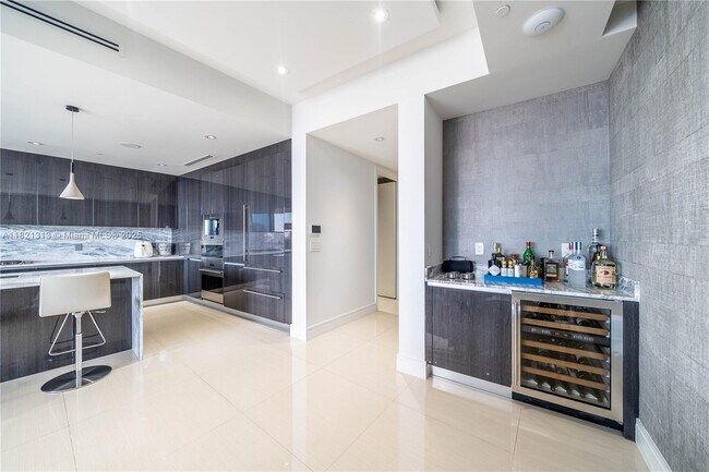 Foto del edificio - 3300 NE 188th St