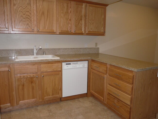 Building Photo - Upstairs Renovated 2 Bedroom 2 Bath in 4-plex near Willow Glen Border!