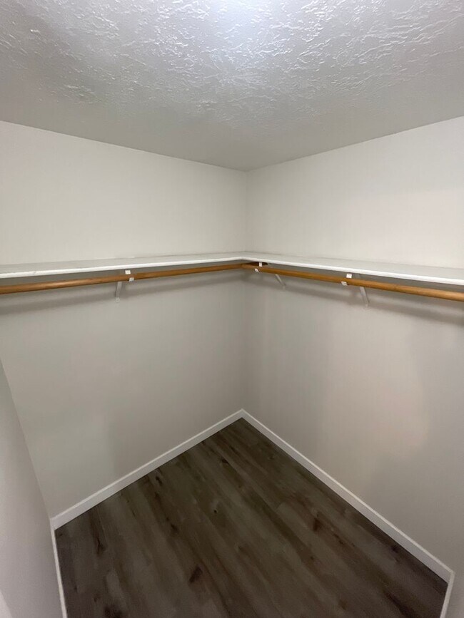 Foto del edificio - Must See Updated 3 Bedroom with Large Yard!