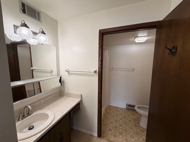 Foto del edificio - 2 Bed/ 2 Bath Condo
