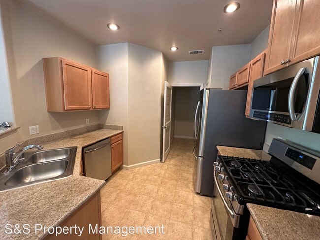 Building Photo - 2 br, 2 bath House - 2470 Fontana Street #3