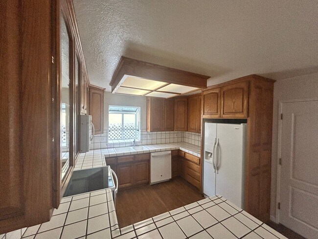 Foto del edificio - 4 Bedroom 2 bath in Oakdale Ca