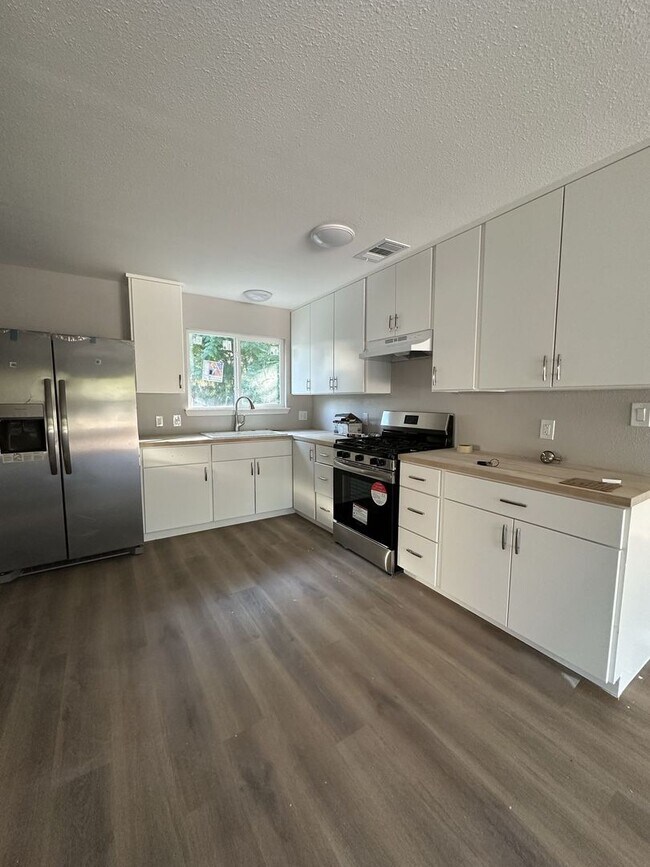 Foto del edificio - 7127 Howerington Cir