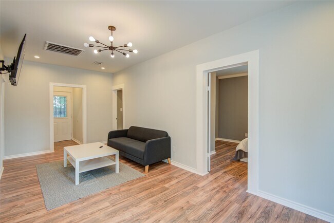 Foto del edificio - 2712 Link Rd