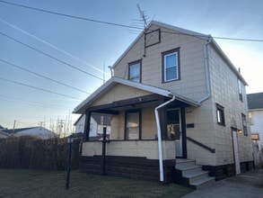 Building Photo - 1229 Lawn Ave SW