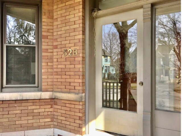Primary Photo - 528 Park Ave