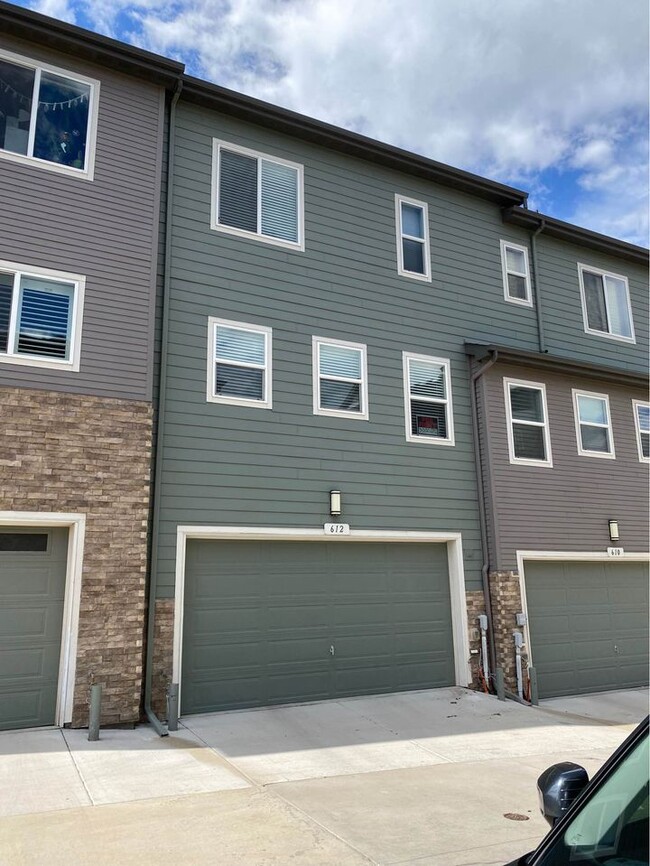 Foto del edificio - 612 E Hinsdale Ave