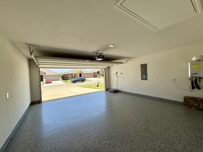 Building Photo - 521 Bronze Cir W
