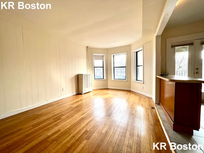 Building Photo - 1121 Commonwealth Ave
