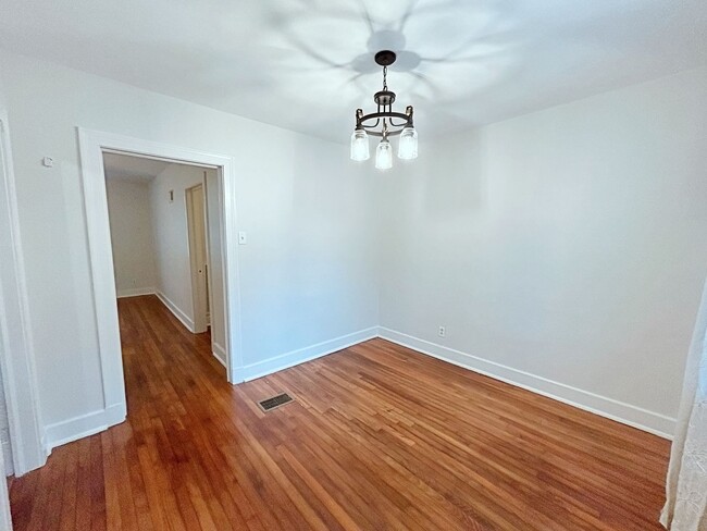 Building Photo - 2 Bedroom off Acadian Thwy At the Villa