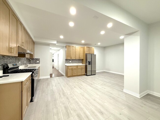 Foto del edificio - 1343 W Rosedale Ave