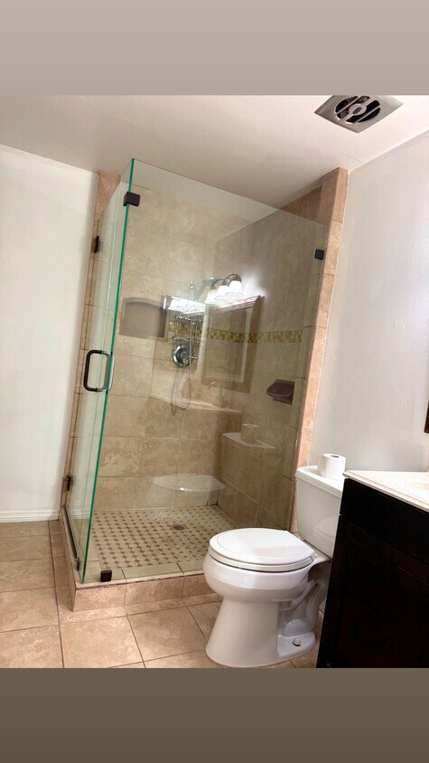 Foto del edificio - 1302 W 127th St