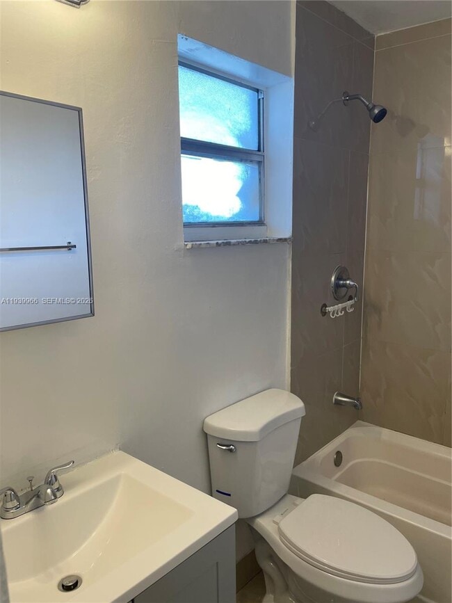 Foto del edificio - 13725 NE 6th Ave